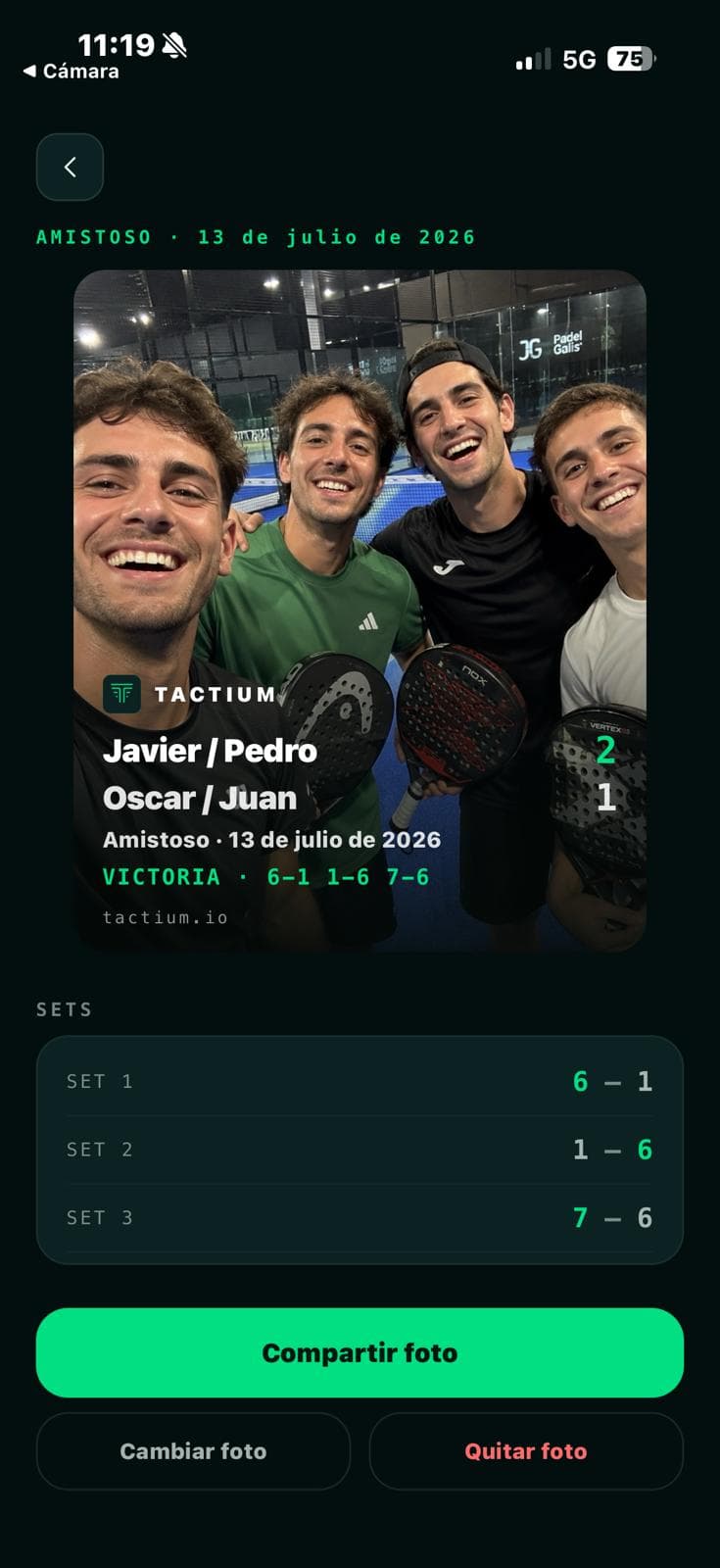 Tarjeta de amistoso con foto del partido, resultado y sets