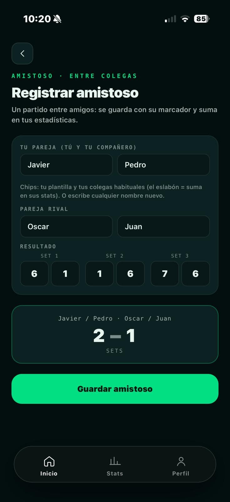 Pantalla de registro de amistoso con parejas y marcador por sets